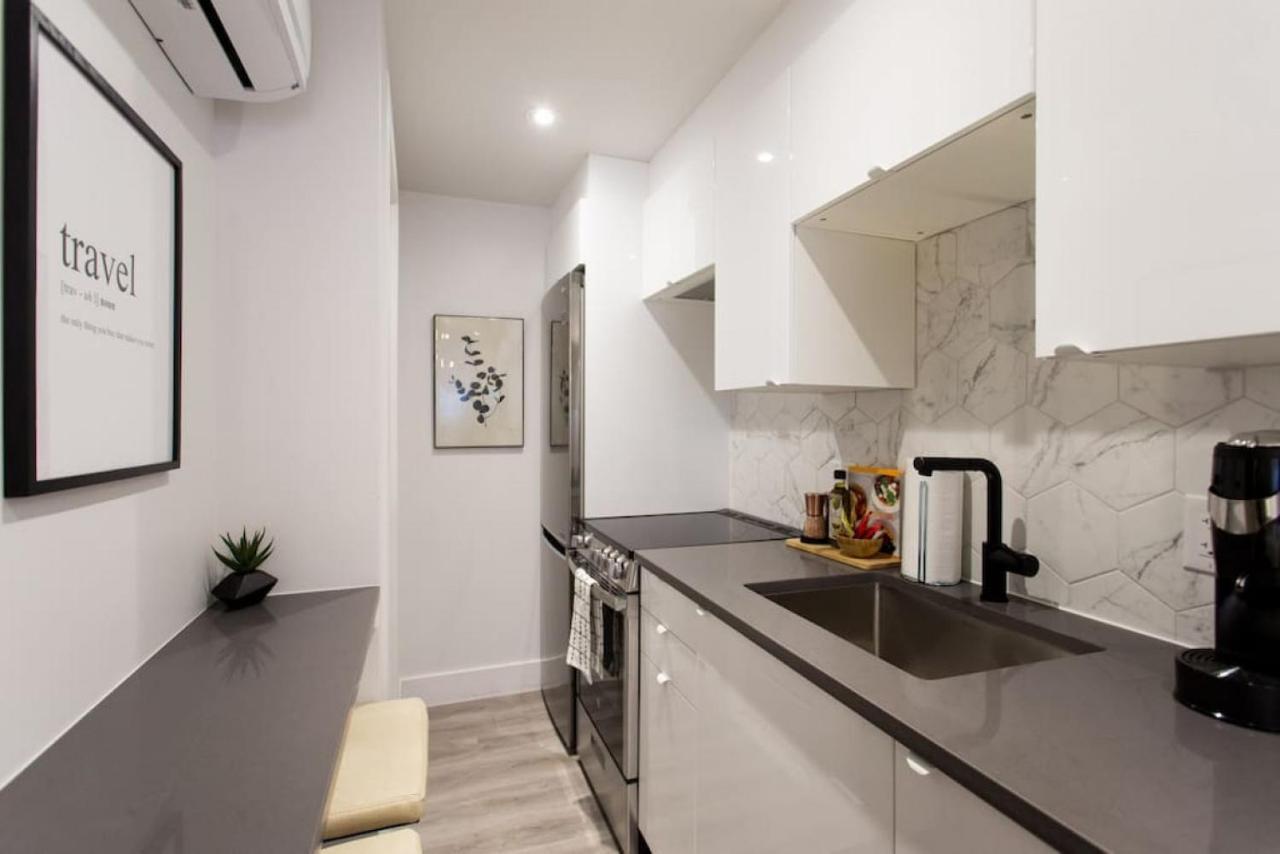 Palms Little Italy Studio With Full Bathroom By Denstays Монреаль Экстерьер фото